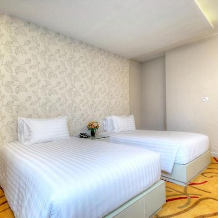 One One Bangkok Hotel Kültér fotó