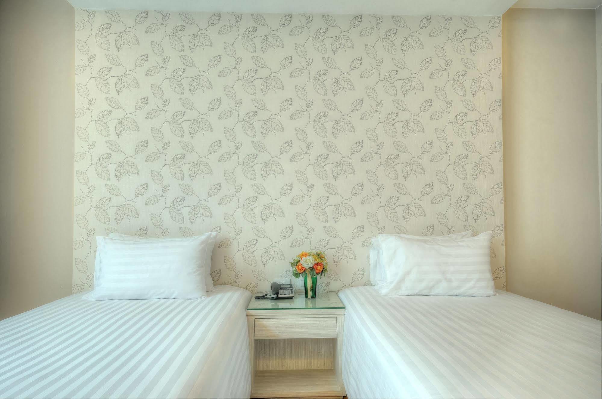 One One Bangkok Hotel Kültér fotó